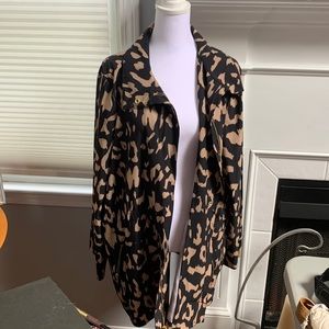 NWOT Chico’s Zenergy windbreaker in a fun print, perfect for fall.